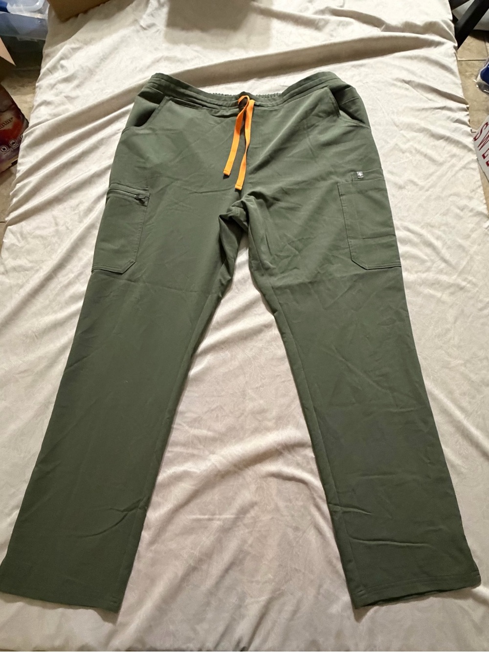 FIGS Technical Collection Women’s Scrub Pants XL Olive Green Straight Leg Cargo